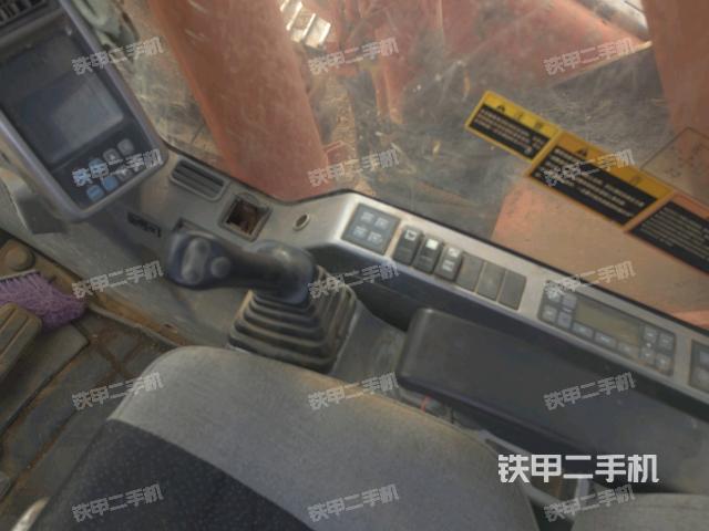 座椅右側控制臺/鑰匙門/油門/含右手柄(駕駛室部分) 座椅右側控制臺/鑰匙門/油門/含右手柄(駕駛室部分)