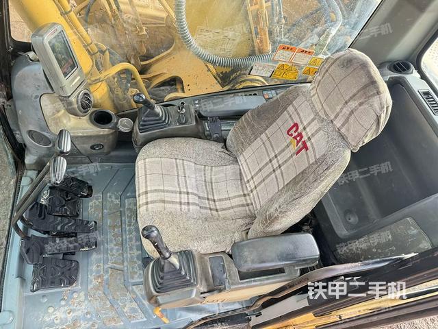 座椅后部(駕駛室部分) 座椅后部(駕駛室部分)