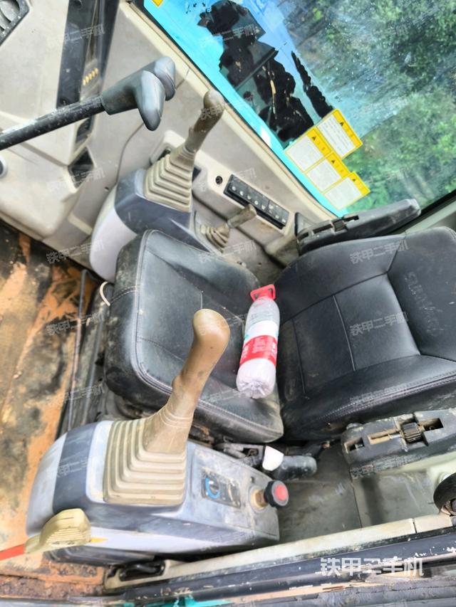 駕駛室整體(整機外觀) 駕駛室整體(整機外觀)