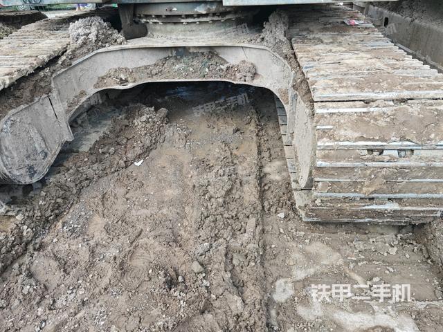 轉(zhuǎn)盤和下車架正前(工作和回轉(zhuǎn)裝置) 轉(zhuǎn)盤和下車架正前(工作和回轉(zhuǎn)裝置)