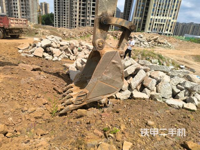 大臂根部?斜視(工作和回轉(zhuǎn)裝置) 大臂根部?斜視(工作和回轉(zhuǎn)裝置)