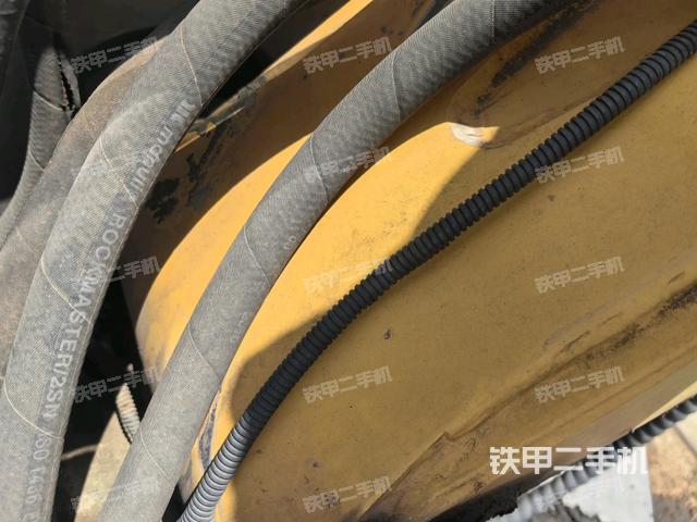 转盘和下车架正前(工作和回转装置) 转盘和下车架正前(工作和回转装置)