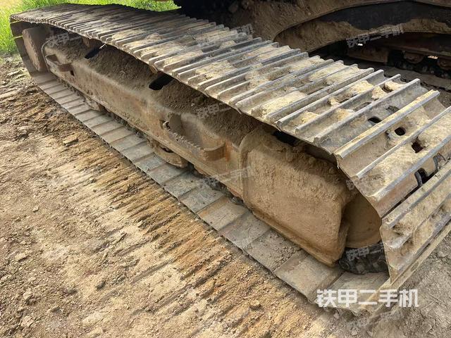 單側(cè)履帶整體(整機(jī)外觀) 單側(cè)履帶整體(整機(jī)外觀)