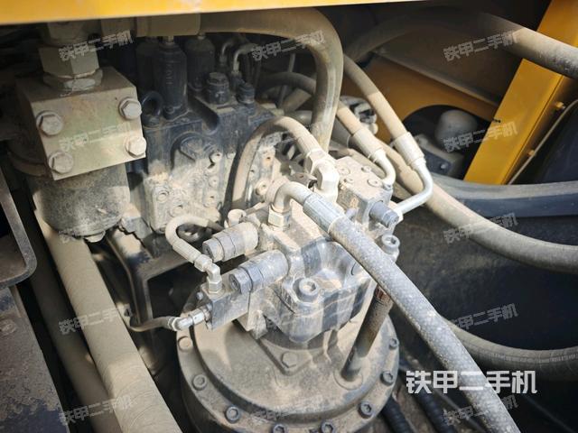 回轉(zhuǎn)馬達(dá)和主控閥(整機(jī)外觀) 回轉(zhuǎn)馬達(dá)和主控閥(整機(jī)外觀)