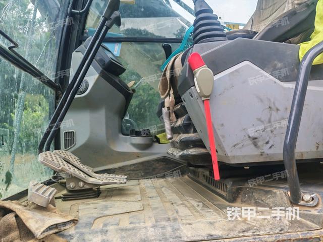 右側(cè)玻璃角標(biāo)(駕駛室部分) 右側(cè)玻璃角標(biāo)(駕駛室部分)