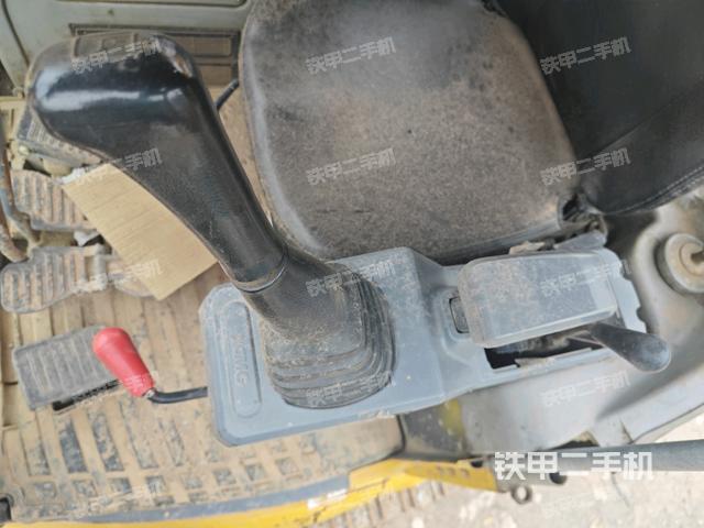 座椅左側控制臺/音響/含左手柄(駕駛室部分) 座椅左側控制臺/音響/含左手柄(駕駛室部分)