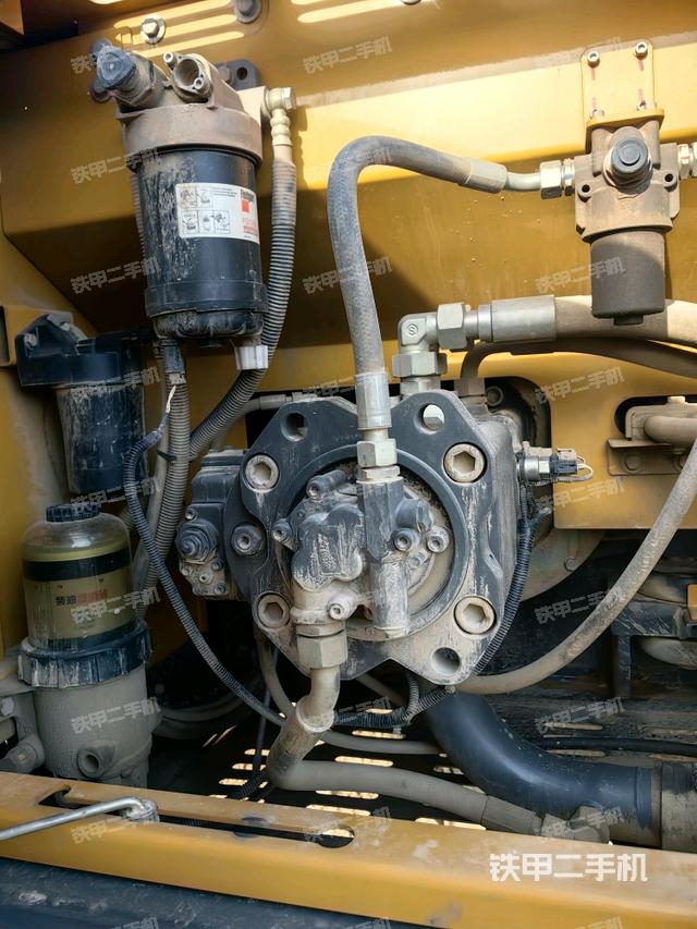 液壓泵斜45?左（大件艙室）