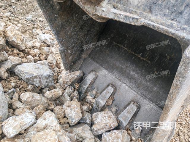 轉(zhuǎn)盤和下車架正前(工作和回轉(zhuǎn)裝置) 轉(zhuǎn)盤和下車架正前(工作和回轉(zhuǎn)裝置)