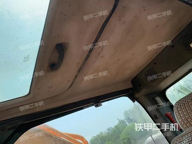 駕駛室頂部(整機外觀) 駕駛室頂部(整機外觀)