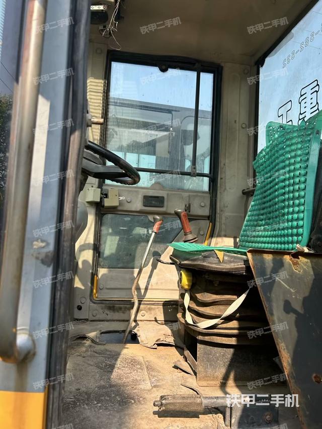 駕駛室工作臺(tái)(整機(jī)外觀及大件) 駕駛室工作臺(tái)(整機(jī)外觀及大件)