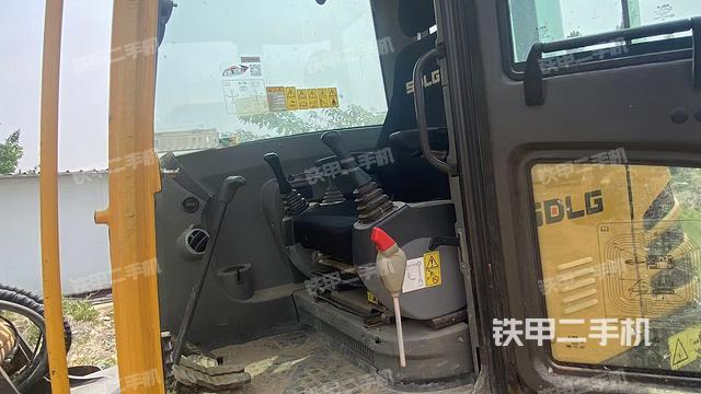 駕駛室整體(整機外觀) 駕駛室整體(整機外觀)