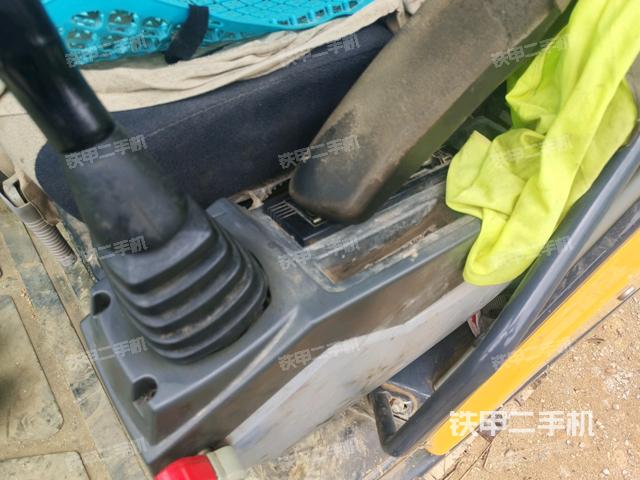 座椅左側(cè)控制臺(tái)/音響/含左手柄(駕駛室部分) 座椅左側(cè)控制臺(tái)/音響/含左手柄(駕駛室部分)