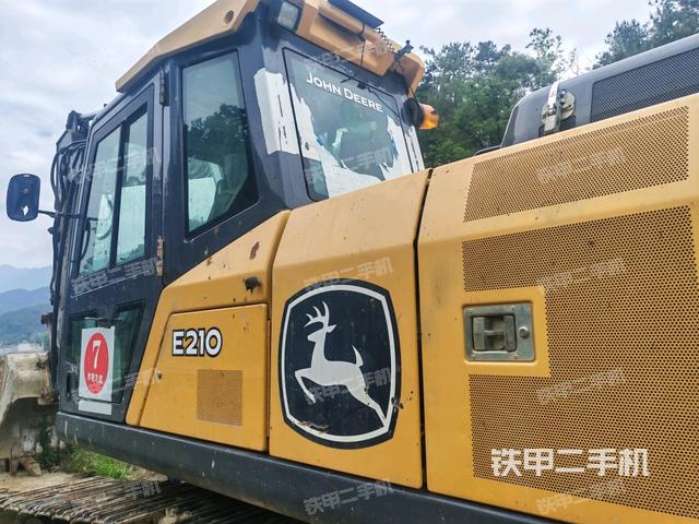 后窗玻璃角標(biāo)(駕駛室部分) 后窗玻璃角標(biāo)(駕駛室部分)