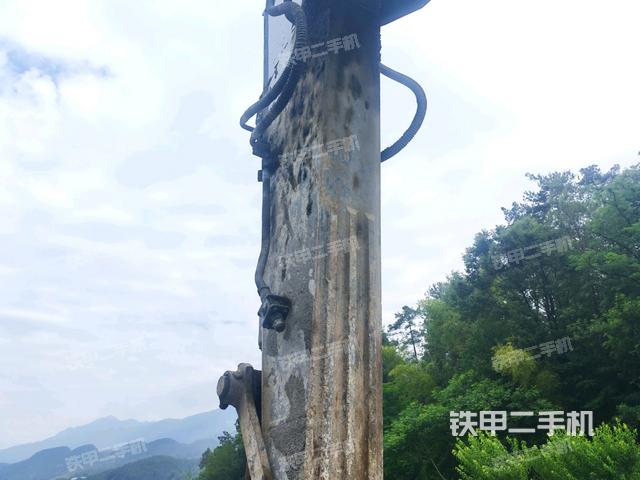 轉(zhuǎn)盤和下車架正前(工作和回轉(zhuǎn)裝置) 轉(zhuǎn)盤和下車架正前(工作和回轉(zhuǎn)裝置)