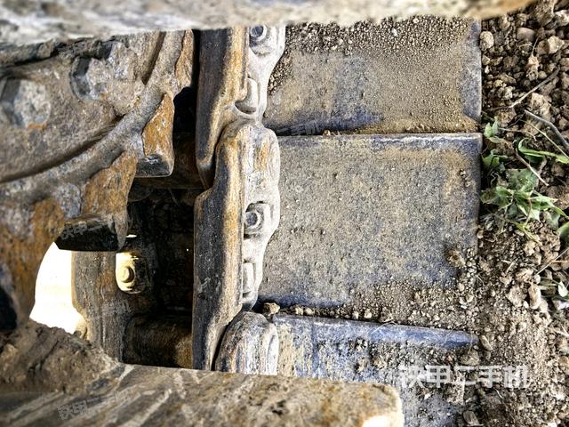 左驅(qū)動輪（行走機構(gòu)）