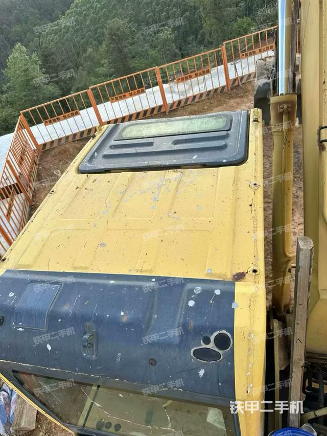 驾驶室顶部（整机外观）