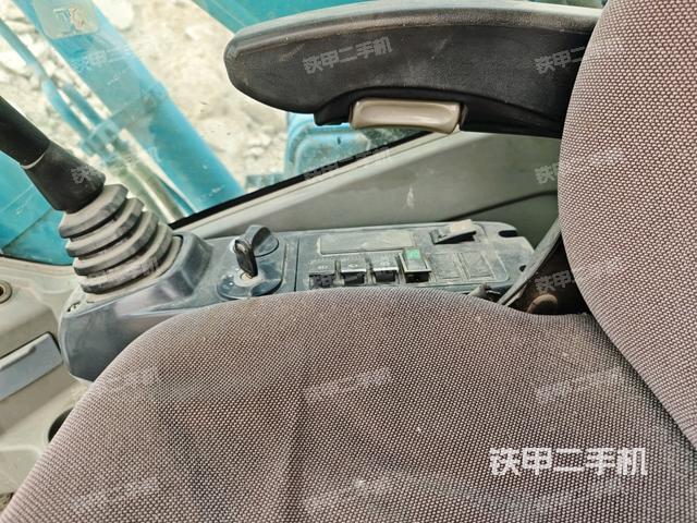 座椅右側(cè)控制臺(tái)/鑰匙門/油門/含右手柄(駕駛室部分) 座椅右側(cè)控制臺(tái)/鑰匙門/油門/含右手柄(駕駛室部分)
