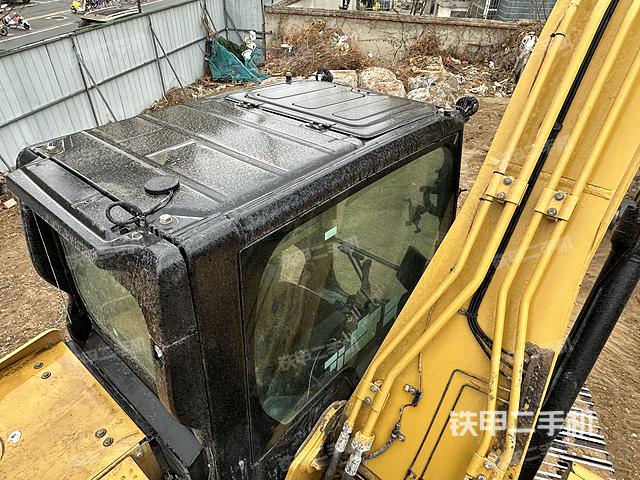 驾驶室顶部（整机外观）