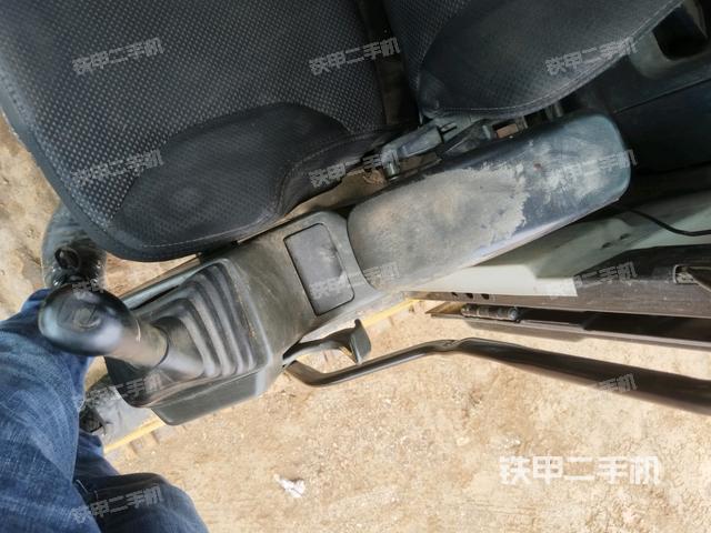 座椅右側(cè)控制臺(tái)/鑰匙門/油門/含右手柄(駕駛室部分) 座椅右側(cè)控制臺(tái)/鑰匙門/油門/含右手柄(駕駛室部分)