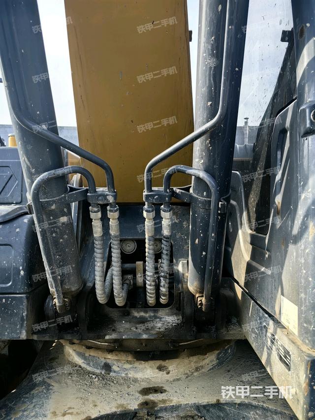 大臂油缸整體?豎拍（工作和回轉(zhuǎn)裝置）