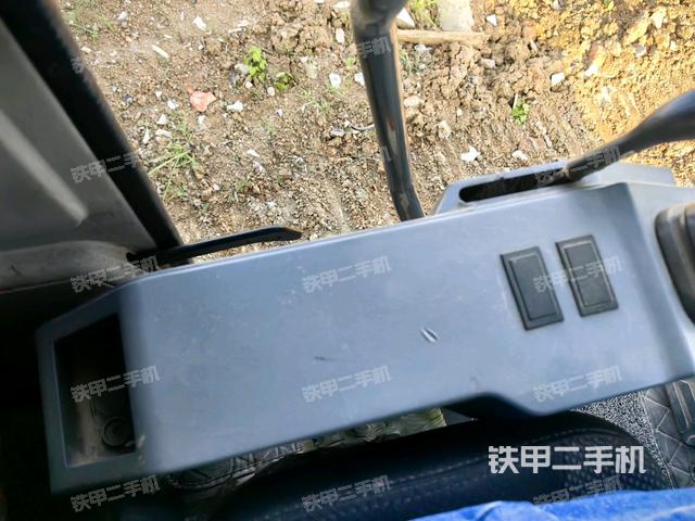 座椅左側(cè)控制臺/音響/含左手柄（駕駛室部分）