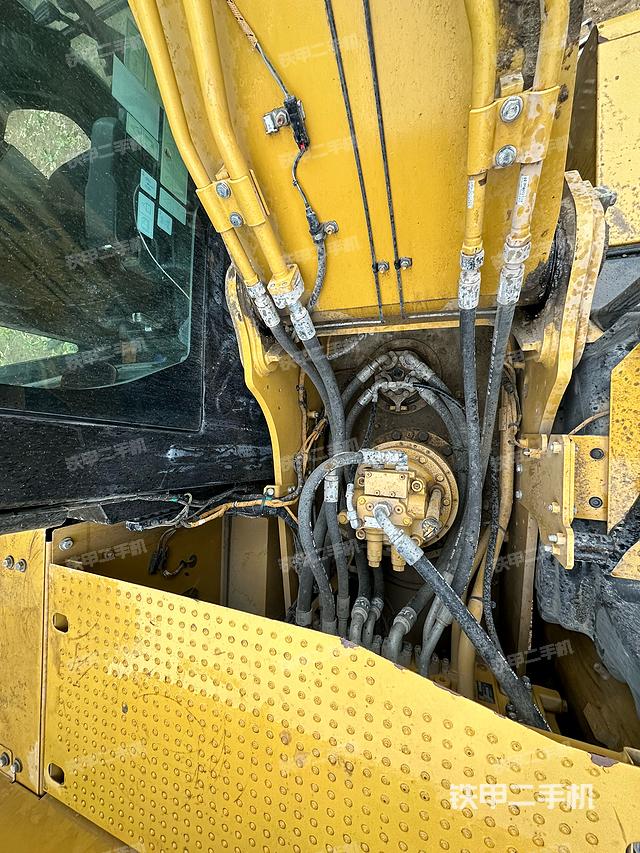 回转马达和主控阀（整机外观）