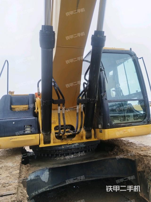 大臂油缸整體?豎拍(工作和回轉(zhuǎn)裝置) 大臂油缸整體?豎拍(工作和回轉(zhuǎn)裝置)