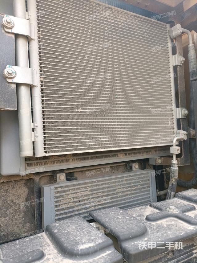 散熱器正面(大件艙室) 散熱器正面(大件艙室)