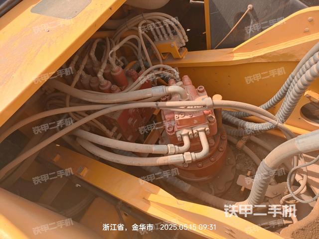 回轉(zhuǎn)馬達(dá)和主控閥(整機(jī)外觀) 回轉(zhuǎn)馬達(dá)和主控閥(整機(jī)外觀)