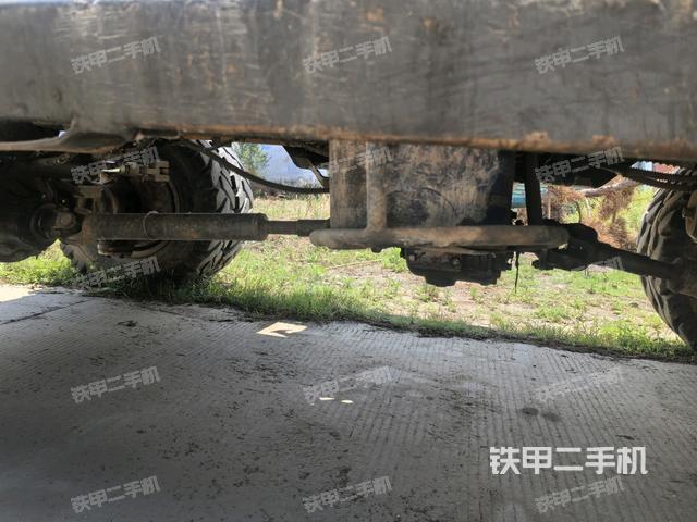 左导向轮(行走机构) 左导向轮(行走机构)