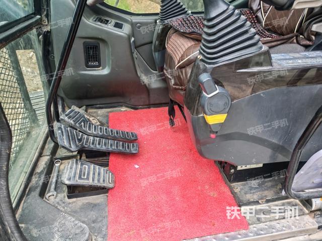座椅右側(cè)控制臺/鑰匙門/油門/含右手柄(駕駛室部分) 座椅右側(cè)控制臺/鑰匙門/油門/含右手柄(駕駛室部分)