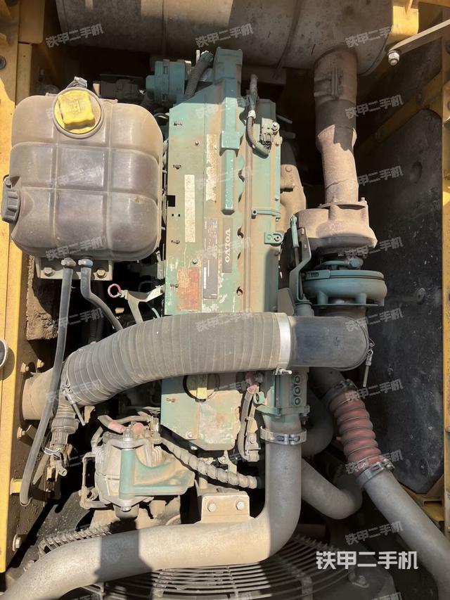 发动机整体俯视(整机外观) 发动机整体俯视(整机外观)