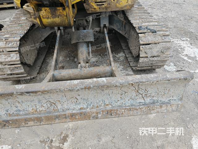 轉盤和下車架正前(工作和回轉裝置) 轉盤和下車架正前(工作和回轉裝置)