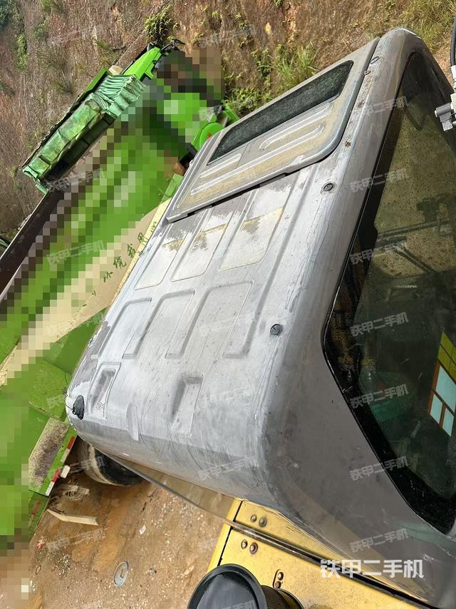 駕駛室頂部(整機(jī)外觀) 駕駛室頂部(整機(jī)外觀)