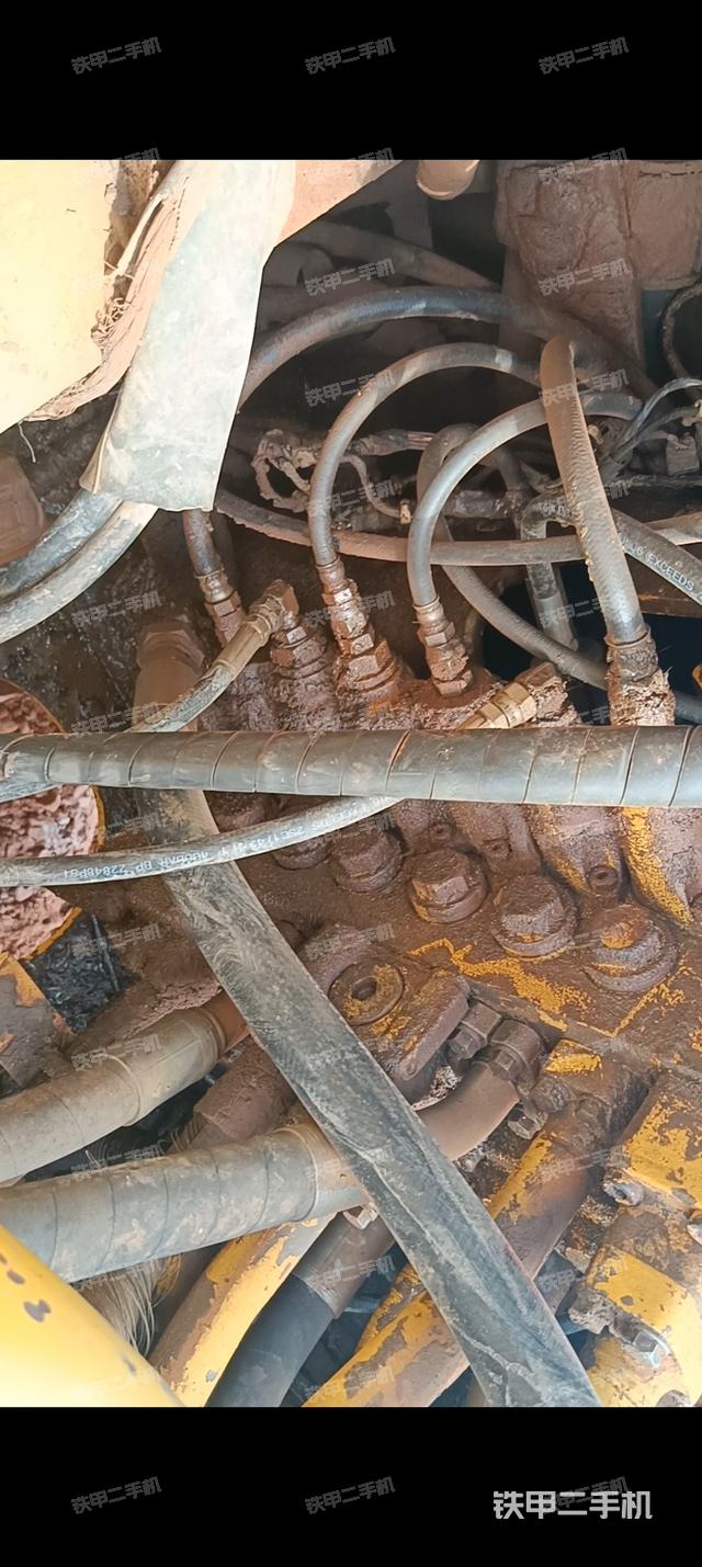 回转马达和主控阀（整机外观）