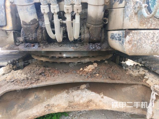 鏟斗右后整體(工作和回轉(zhuǎn)裝置) 鏟斗右后整體(工作和回轉(zhuǎn)裝置)