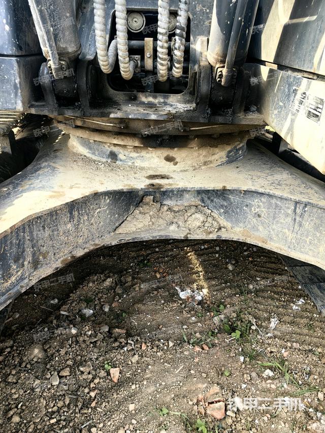 轉(zhuǎn)盤和下車架正前（工作和回轉(zhuǎn)裝置）