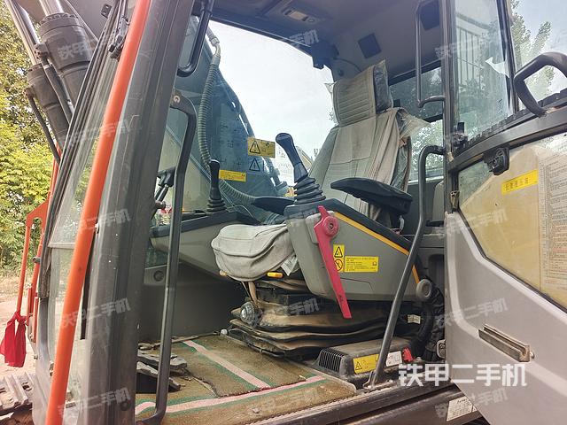 驾驶室整体（整机外观）