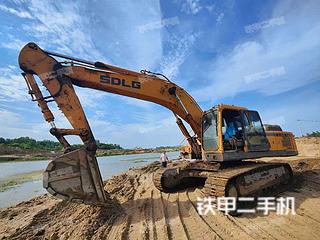 山东临工E6360F挖掘机实拍图片