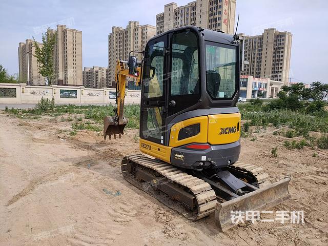 駕駛室整體(整機(jī)外觀) 駕駛室整體(整機(jī)外觀)