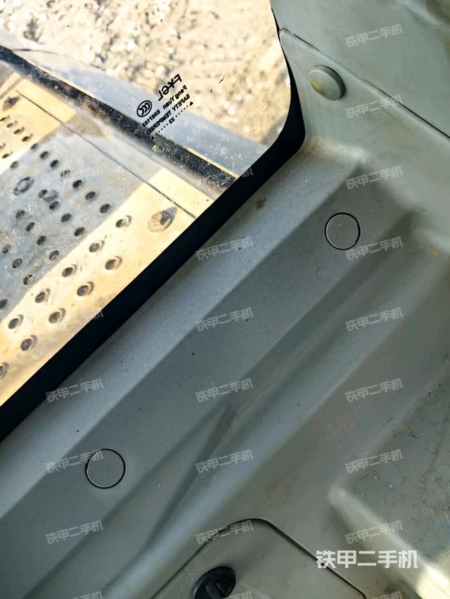 后窗玻璃角標（駕駛室部分）