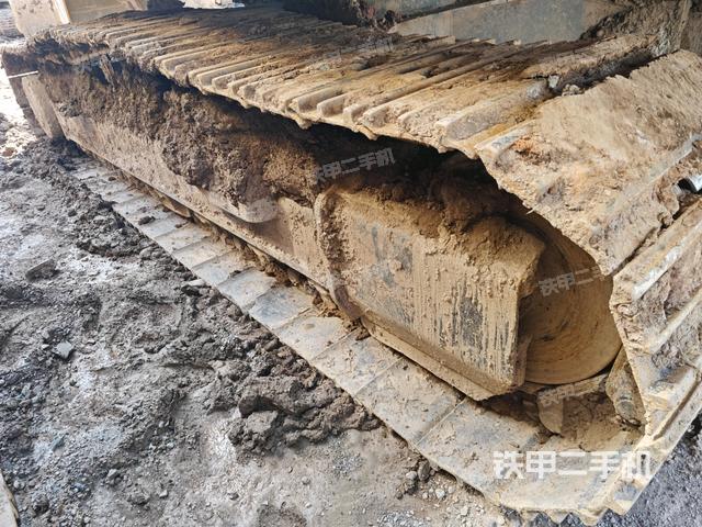 右側(cè)履帶整體(行走機構(gòu)) 右側(cè)履帶整體(行走機構(gòu))