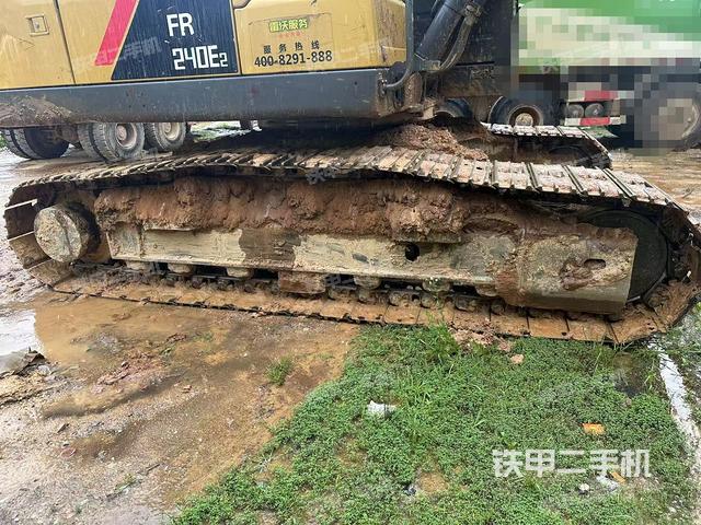 單側(cè)履帶整體(整機(jī)外觀) 單側(cè)履帶整體(整機(jī)外觀)