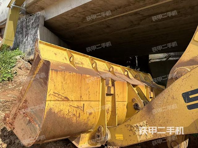 工作裝置整體(整機(jī)外觀及大件) 工作裝置整體(整機(jī)外觀及大件)