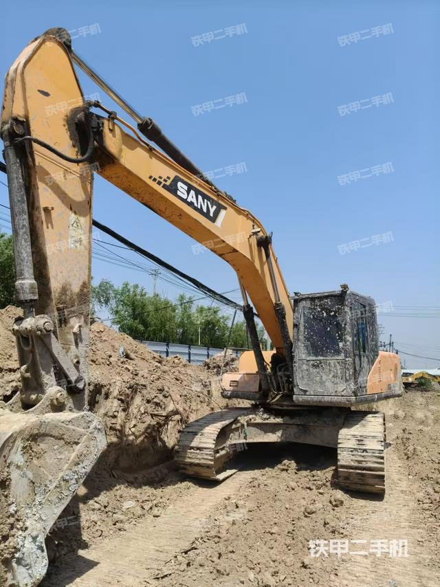 三一重工SY215C挖掘機