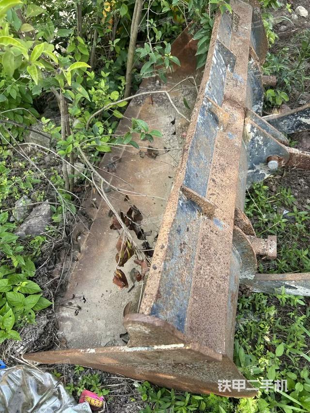 工作裝置整體(整機(jī)外觀及大件) 工作裝置整體(整機(jī)外觀及大件)