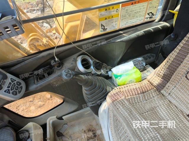 座椅后部(駕駛室部分) 座椅后部(駕駛室部分)