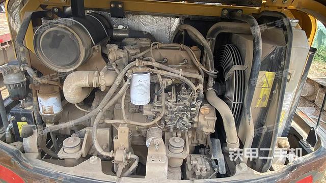 液壓泵艙室正面整體(整機(jī)外觀) 液壓泵艙室正面整體(整機(jī)外觀)