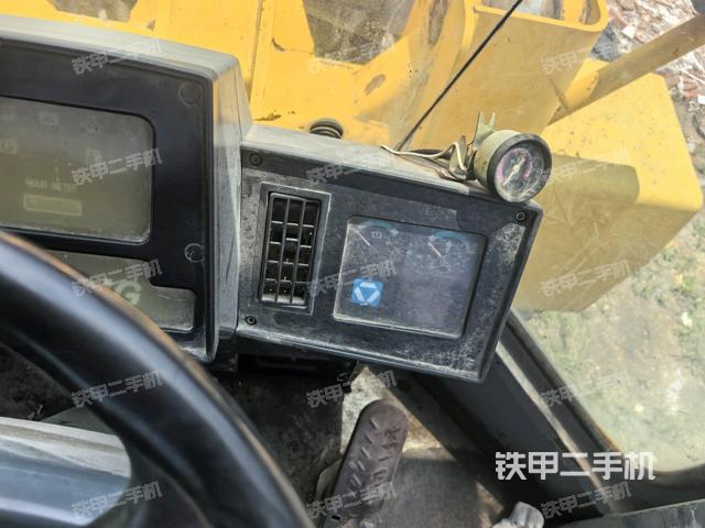 頂棚整體  內(nèi)(駕駛室部分) 頂棚整體  內(nèi)(駕駛室部分)