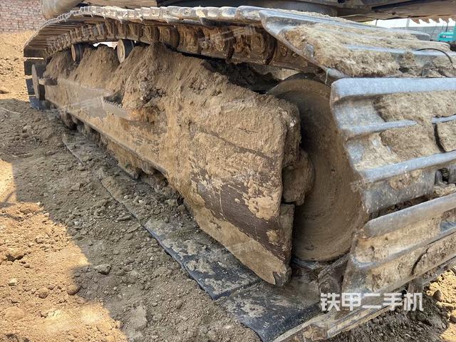 单侧履带整体(整机外观) 单侧履带整体(整机外观)